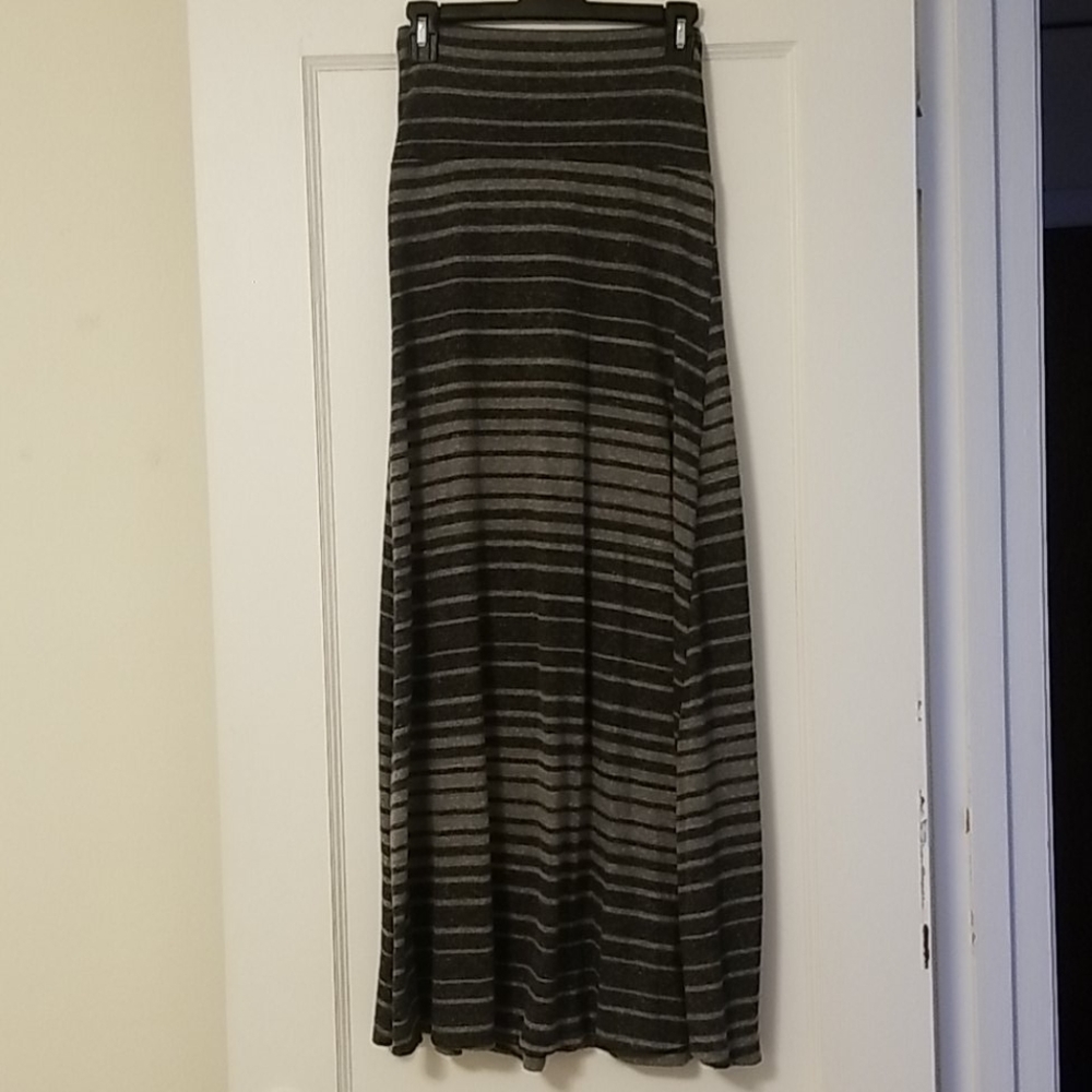 Grey floor legnth maxi skirt